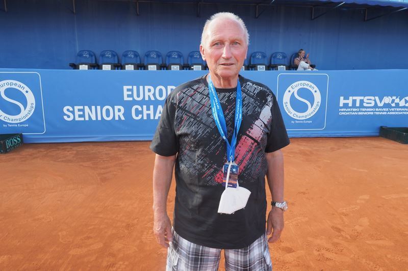 Freude bei Gerhard Specht: Der Tennis-Senior der TG Neunkirchen sicherte sich im kroatischen Umag bei den Europameisterschaften zwei Silbermedaillen.